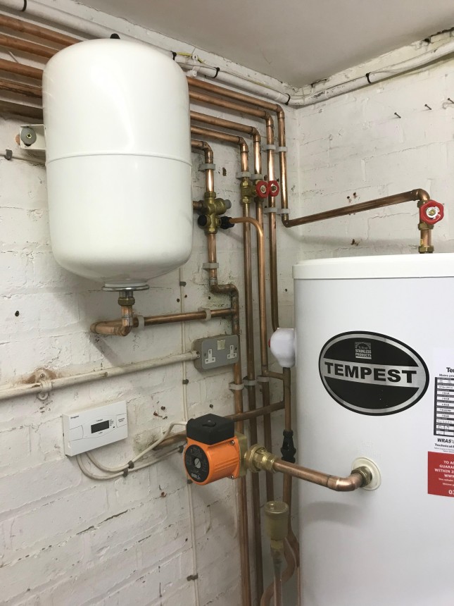 Unvented cylinder install with secondary return