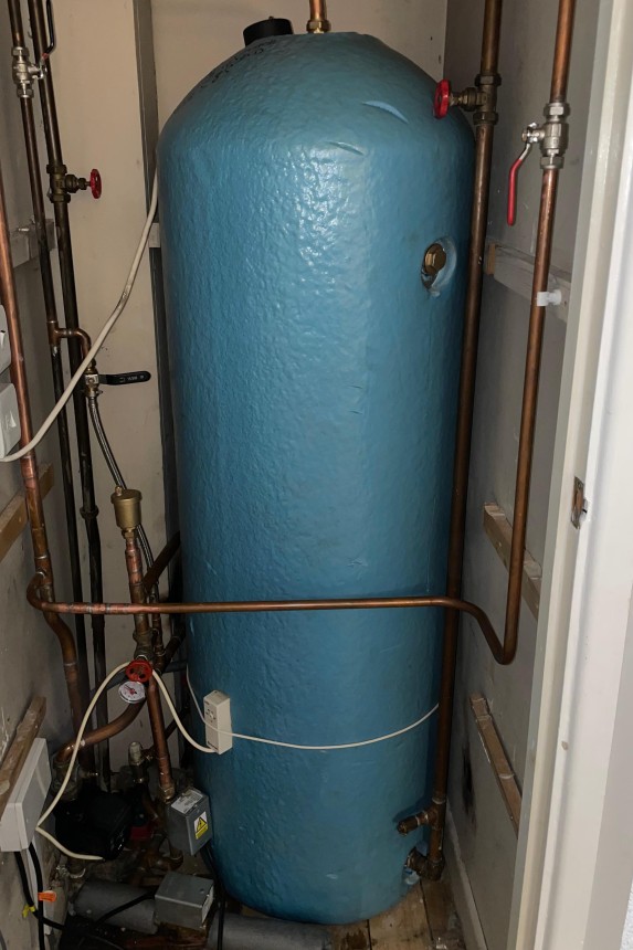 Our customer requested a larger hot water cylinder to cope with a recently installed power shower.
