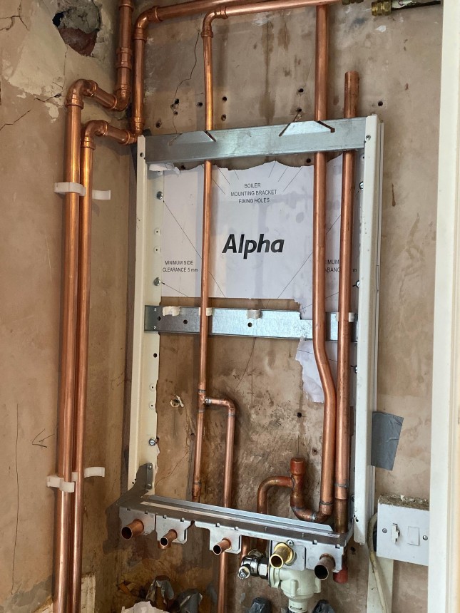 Install of Alpha E-Tec combi boiler.